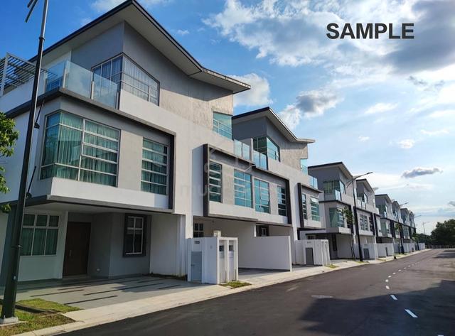Furnished 3 Storey Villa End Lot, D'Lagoon, Seri Austin, Johor Bahru 1