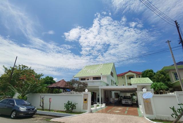 For sale- Impressive Bungalow Taman Starland 1