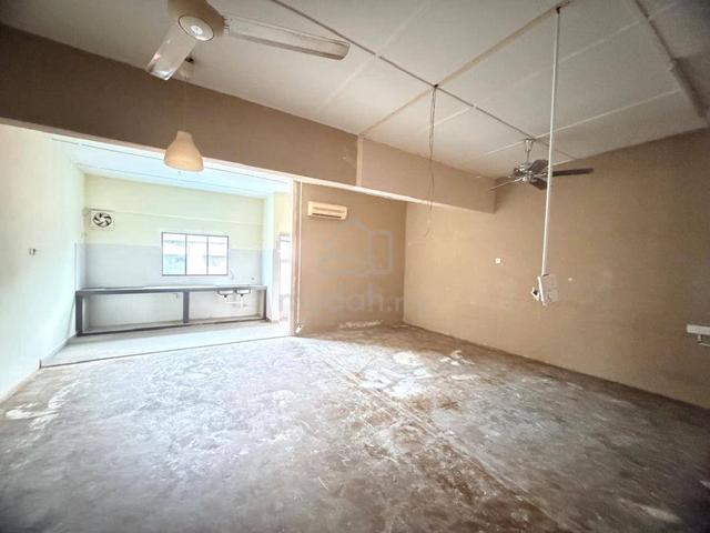 Facing Main Road|Opposite Pak Putra 1st Floor Sholot Kota Laksamana 1