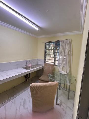 Rumah bawah setingkat parking mudah 1