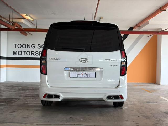 2018 Hyundai GRAND STAREX 2.5 ROYALE DELUXE (A) - 4