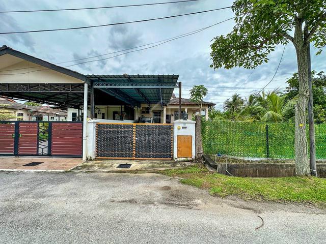 CORNER LOT SEMI D Taman arked dengkil 1