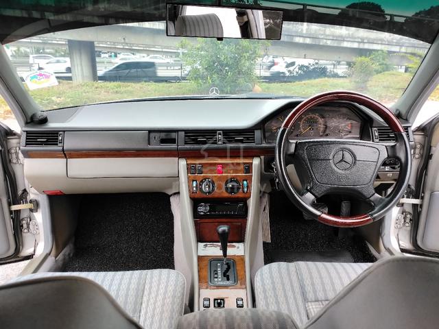 1995 Mercedes Benz 260E 2.6 (A) - 3
