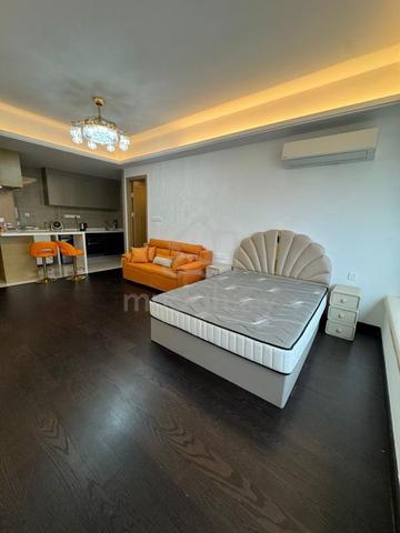 rnf near ciq for room for rent / one month deposit/ ready move in 4