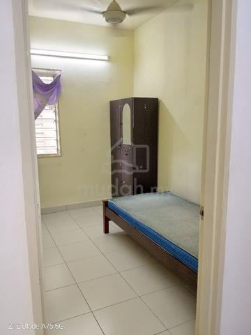 Room to let at Akasia apartment Bandar Botanic Klang 1