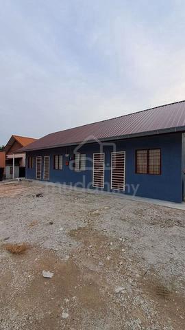 Partially Furnished Selangor Telok Panglima Garang Room For Rent 1