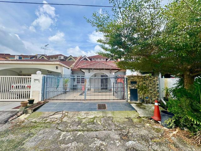 (RENOVATED) USJ2,1.5Storey Terrace Subang Jaya Selangor. 1