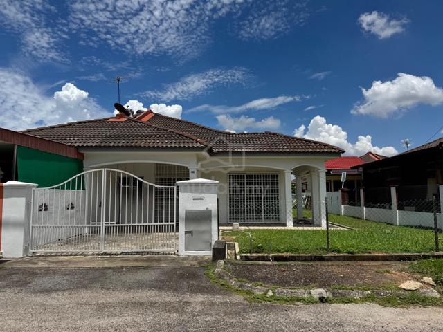 UNFURNISHED Bandar Puteri Jaya Semi D For Rent 1