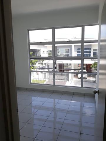 2 storey imperial jade near club house 1