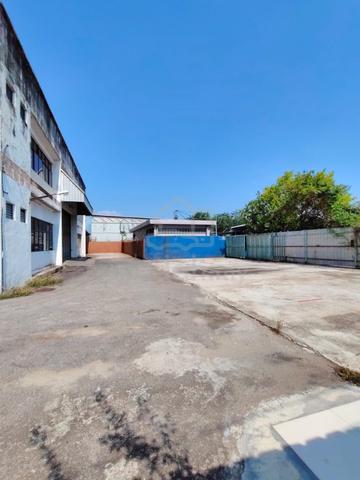 Juru 1.5sty Semi D Factory Extra Big Land 1