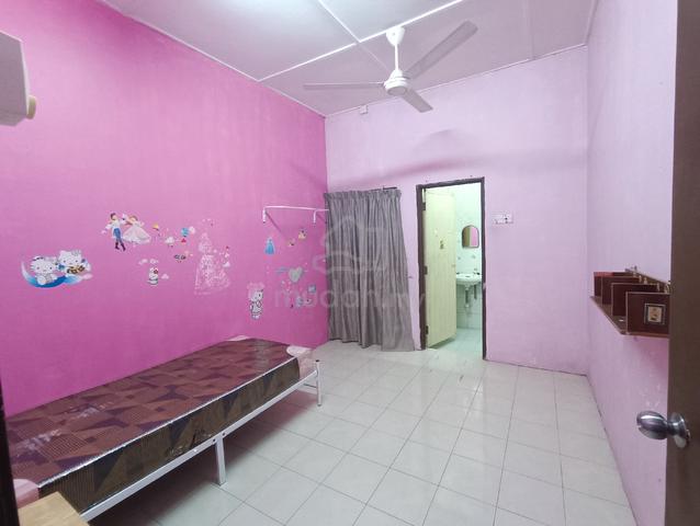 Rumah Teres Dua Tingkat di Taman Mahkota Permai,Batu 11, Kuantan, Phg 1