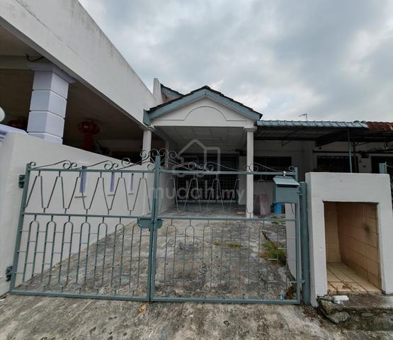 Newly Refurbished House at Taman Bidara For Rent 1