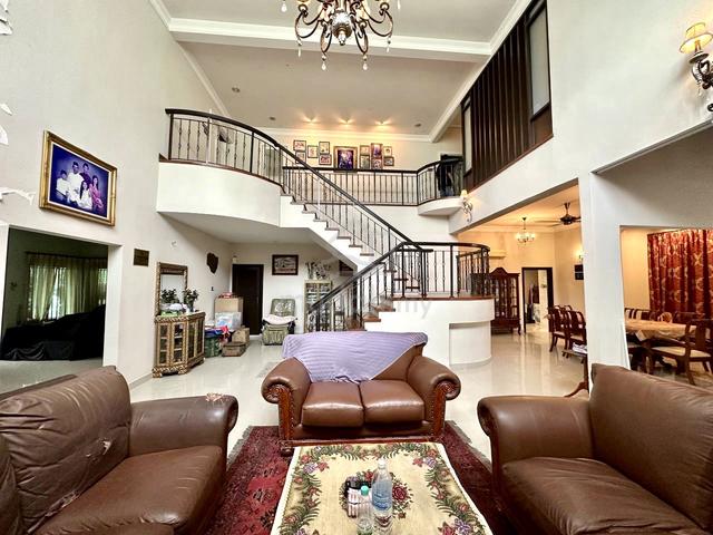 LUXURY | RENOVATED ‼️ 2 Storey Bungalow House USJ 17, Subang Jaya 1