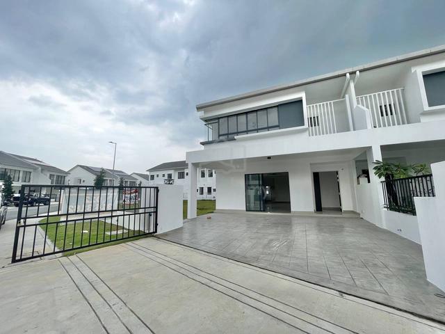 Corner Lot Double Storey Superlink Sejati Lakeside Cyberjaya For Sale 1