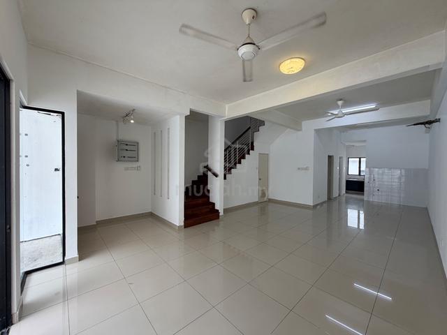 3 story Super Link / Terrace for SALE @ Abadi Heights, Puchong 1