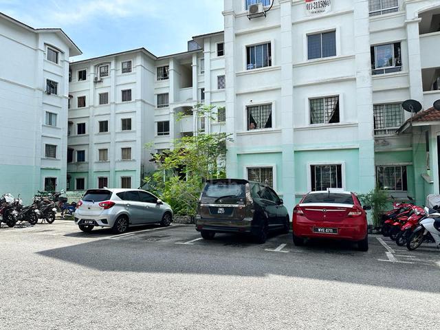 Alpinia Abadi Apartment 1