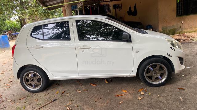 2015 Perodua AXIA 1.0 E MY14 B200 (M) - 2