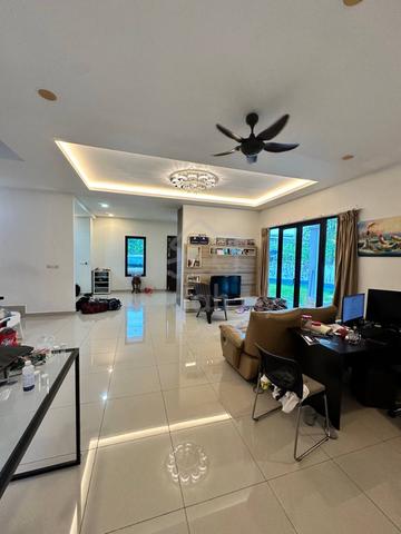 Double Storey Corner Lot / Fully Renovated /GnG Indahpura Kensington 1