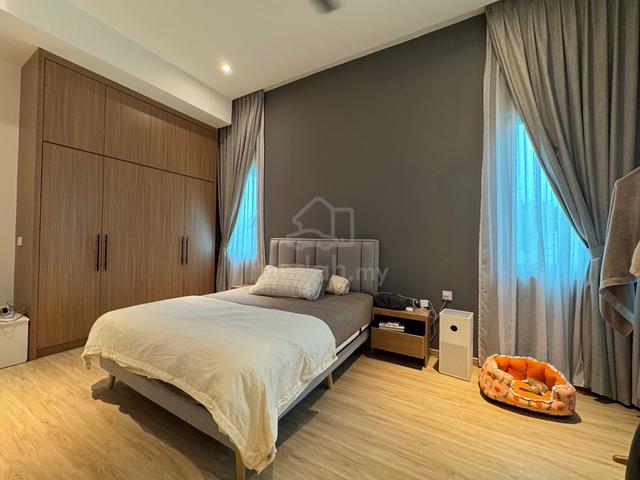 Renovated Limited Unit 3 Storey 8 Residence Padang Temu Ujong 1
