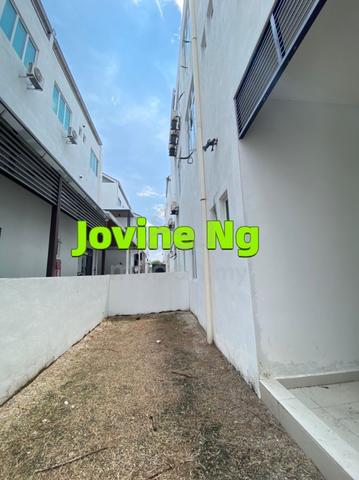 3 storey Semi D with Gated Guarded at Sentrino Residences Seri Alma 5