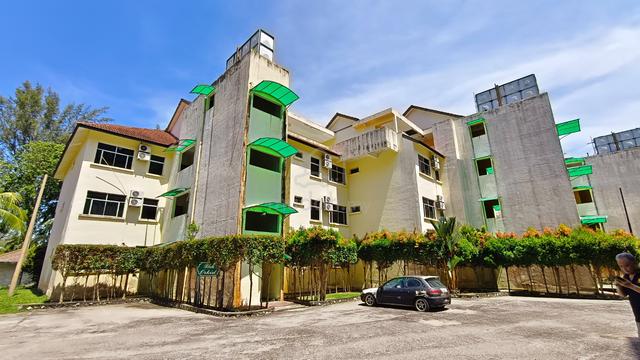 Teluk Batik Beach Resort 1