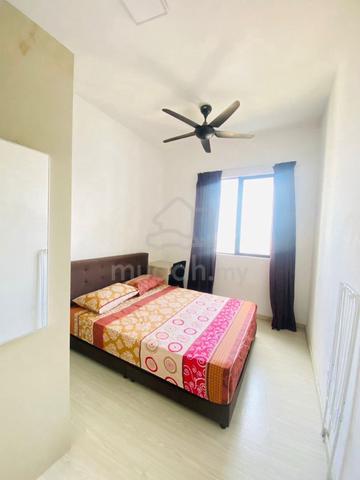 The Hamilton Condominium Middle Room For Rent-Female Only 1