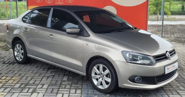 2011/12 VOLKSWAGEN Polo - SEDAN 1.6 AUTO - 2