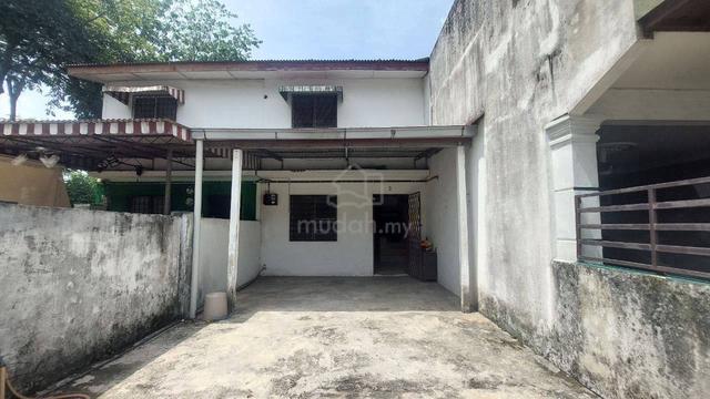 Non Bumi Lot Double Storey Terrace Seksyen 18 Shah Alam 1