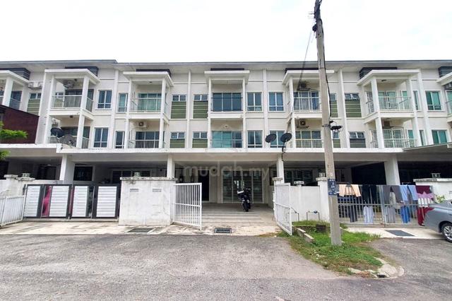 Termurah! Freehold Open Three Storey 3090sqf Aman Permai Bangi Kajang 1
