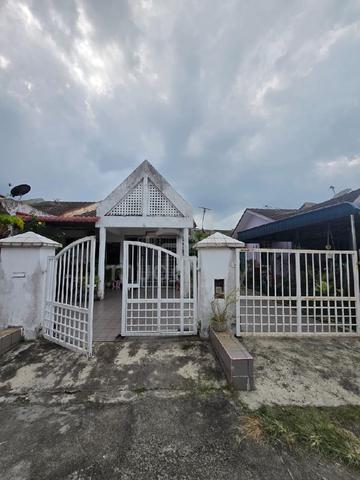single storey house with side 10 ft wide land ie like a semi detached  1