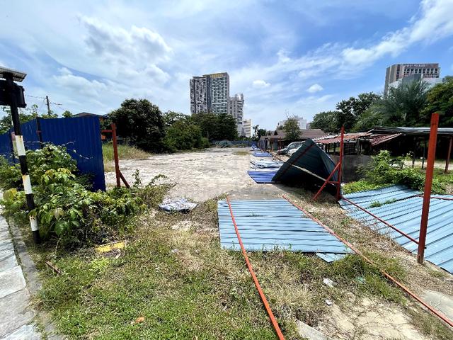 17000 Sq.ft EMPTY LAND! Durian Daun near Pangkalama Facing ROAD 1