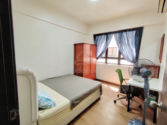 Cosy and Convenient Queen Bedroom for Rent in Petaling Jaya 1