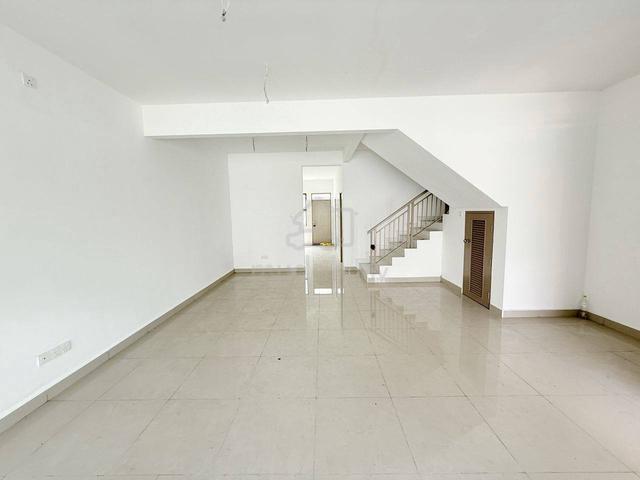 Ulu Tiram Double Storey Original Unit Full Loan Cemerlang Tebrau 1