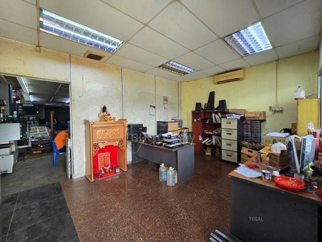 Below Market 25x80 Bukit Kemuning Seksyen 34 1.5 Storey Factory 1