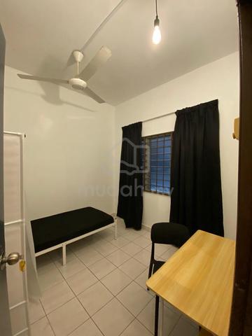 Bilik Lelaki SINGLE (non sharing) Subang Airport Inc Utilities & WIFI 1