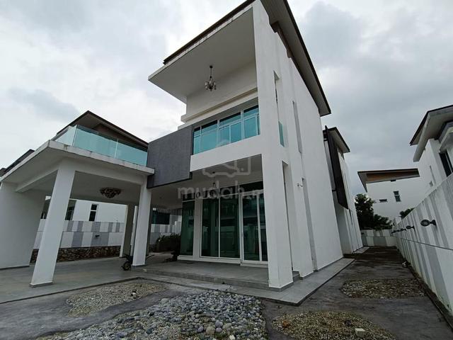 Double Storey Bungalow, Taman Saujana Heights, Ayer Keroh For Sale 1