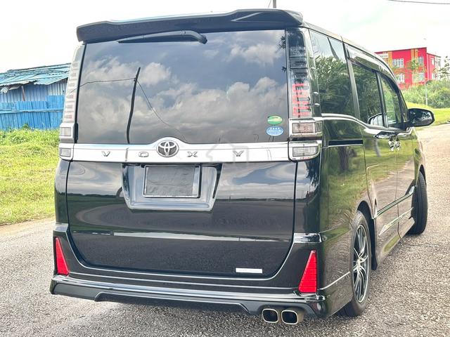 2018 Toyota VOXY 2.0 ZS KIRAMEKI (A) - 5