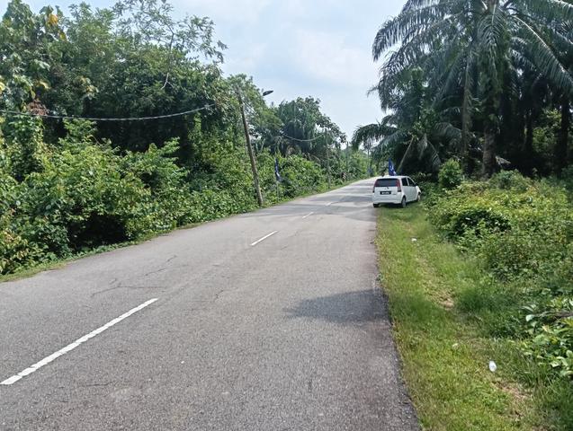 Tepi jalan utama Siliau 1