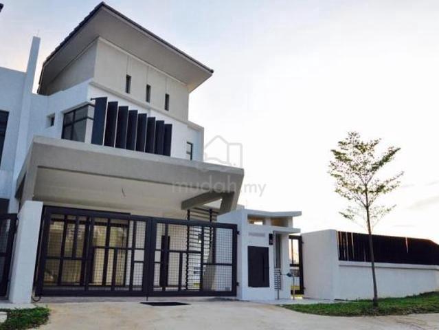 10min from Airport --- Rumah 2 Tingakat ada Tanah Tepi 40 Kaki 1