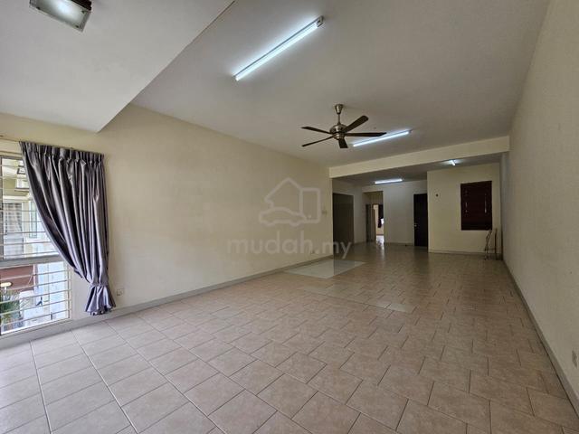 Townhouse Meranti Terrace Kota Kemuning 3 Carpark 1
