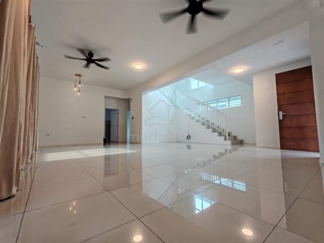 SEMI D REFURBRISHED 5ROOM Villa Avenue Taman Equine 50x70 GATEDGUARDED 1