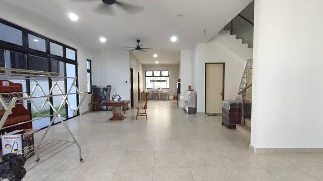 Good Condition 3 Storey Semi D Winter Pavilion Taman Nusa Sentral 1