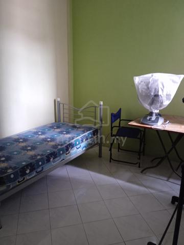 Single Female room for rent near Tmn Equine MRT 2