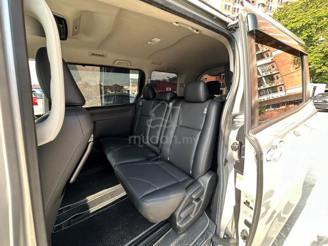 2018 Toyota VOXY 2.0 POWERDOOR / LEATHER SEAT - 4
