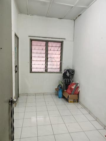 Double Storey House for Rent In Sri Gombak 1