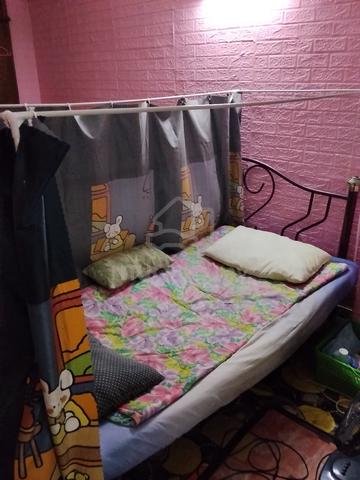 Sharing master bedroom near lrt immediate move in 1