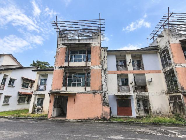 Bukit Merah Laketown 1