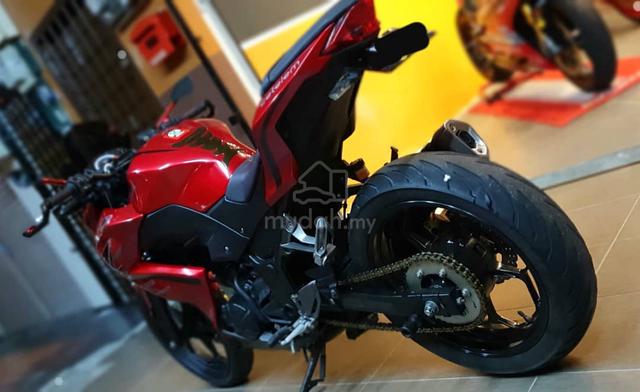Kawasaki Z250 Candy Red reg 2014 for sale!! - photo 2 of 9