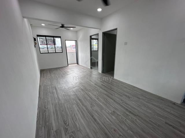 Flat Taman Ungku Tun Aminah 1