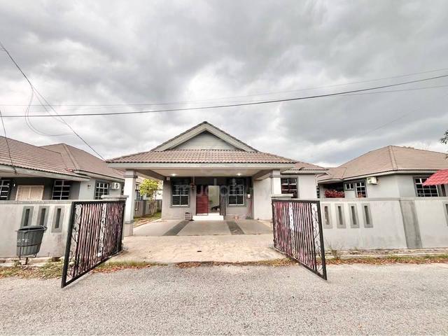 Banglo Kg Meraga Beris, Kijal 1
